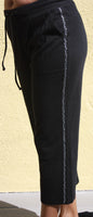 M7001 LooseFit Capri Pants